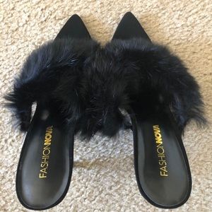 FASHION NOVA FURRY BUSINESS HEELED SANDAL / BLACK